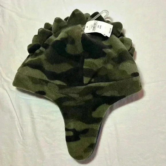 GAP - NWT -  green camo print fleece hat. Size L - Picture 2 of 3
